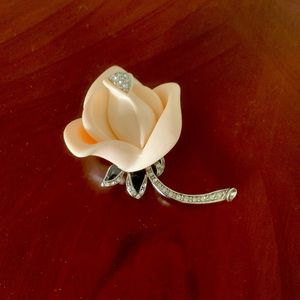 Banana Republic cream rhinestone floral brooch